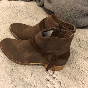 Brown low top boots